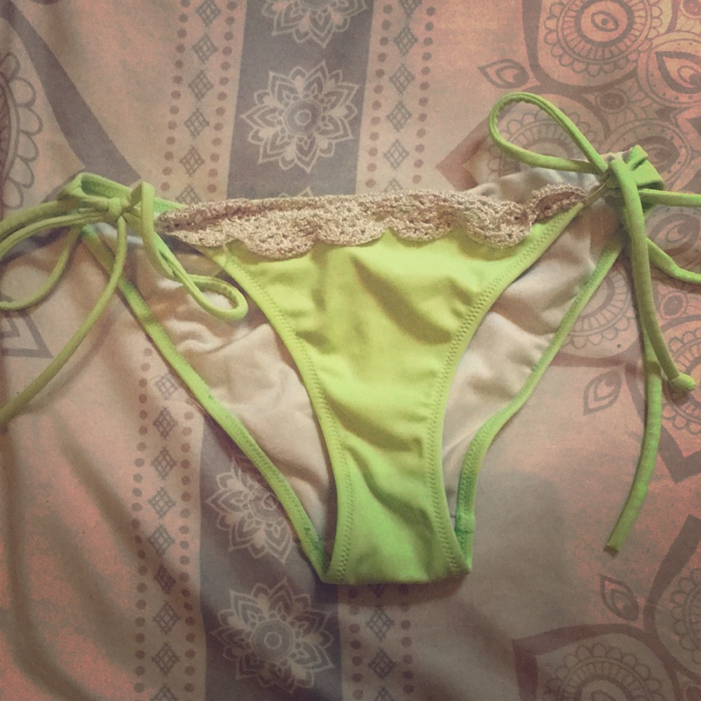 Can vs scrunch butt bottom